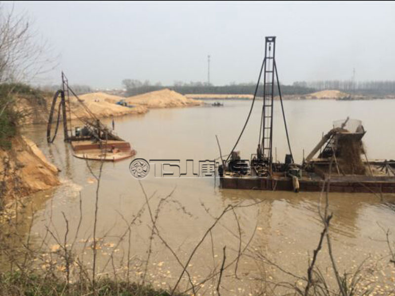 無(wú)節(jié)制開(kāi)采河沙，河堤受損嚴(yán)重