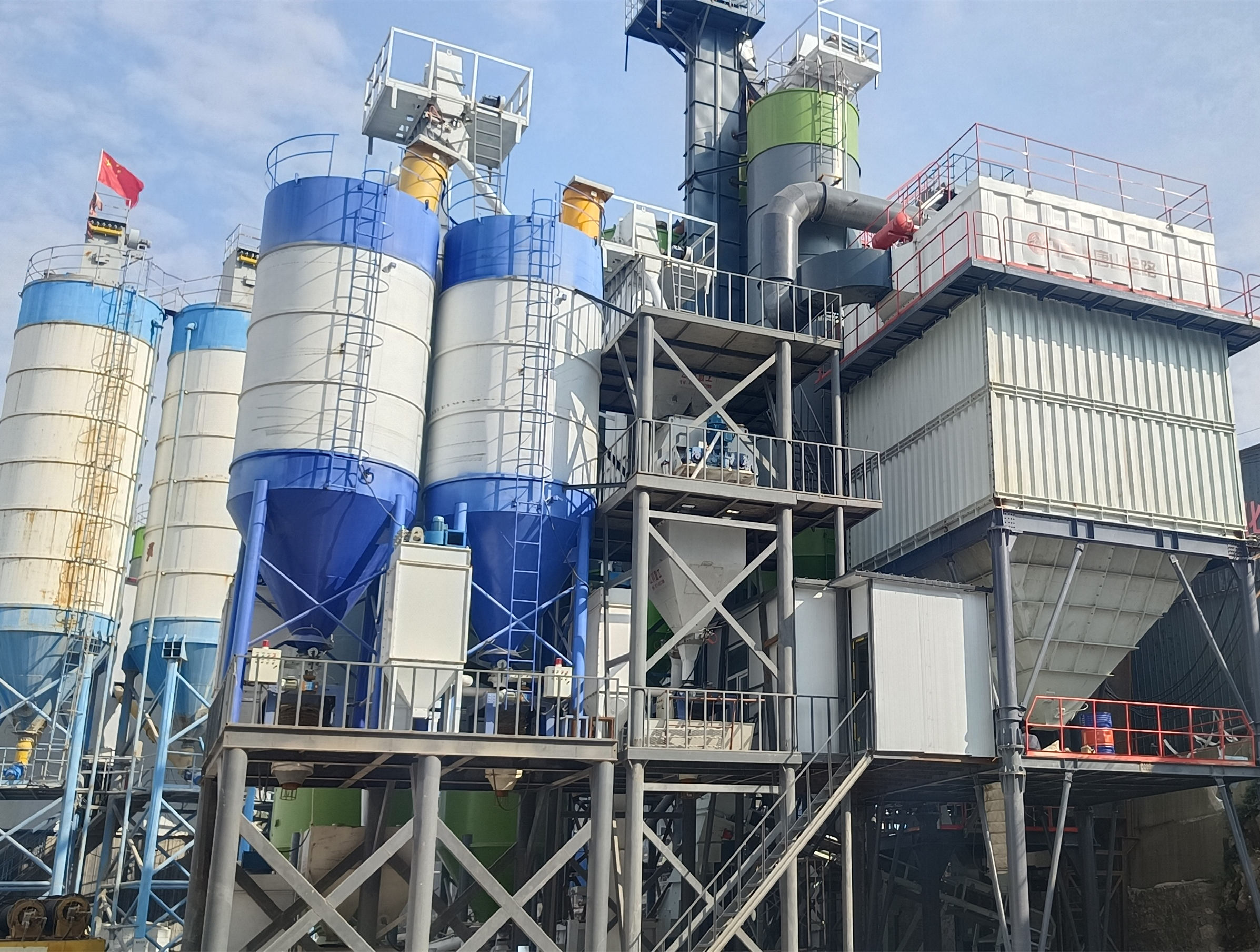 機(jī)制砂成建筑用砂主要來源，唐山金路制砂樓提供高標(biāo)準(zhǔn)機(jī)制砂生產(chǎn)設(shè)備