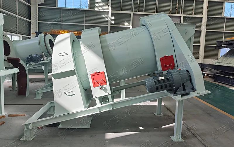 機(jī)制砂防離析、防揚(yáng)塵，有經(jīng)驗(yàn)的砂廠都在用加濕拌和機(jī)